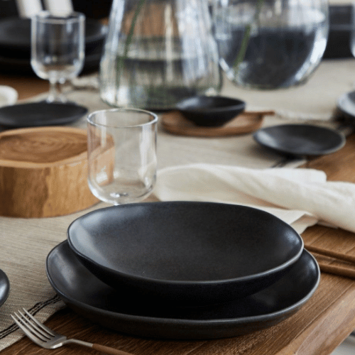 Matte black top dinner plates