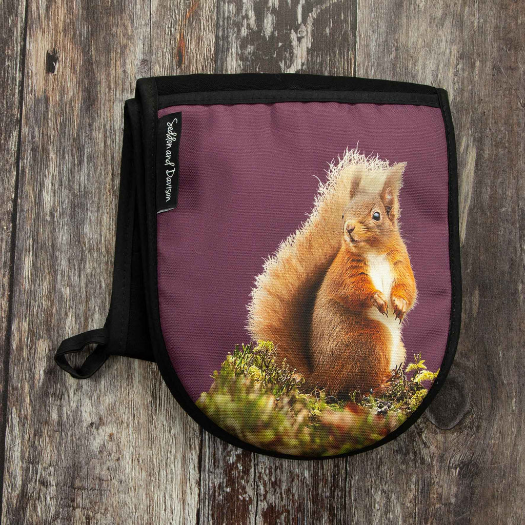 Red Squirrel Oven Gloves - Mulberry